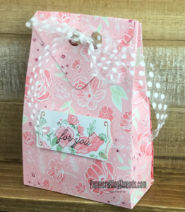 This gift pouch is one of many free tutorials from Papercrafting Threads.